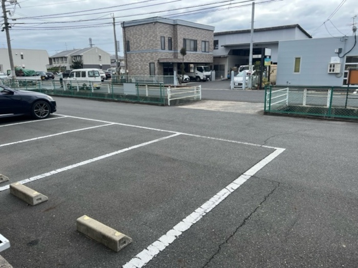 エントピア新保　B棟の駐車場