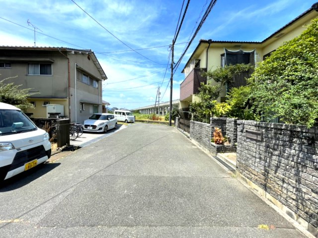 神辺町湯野　古家付土地の前面道路含む現地写真