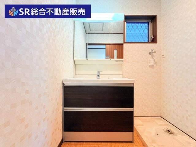 高井田中1丁目中古戸建の洋室|個人のお部屋や書斎としても使用できます☆
