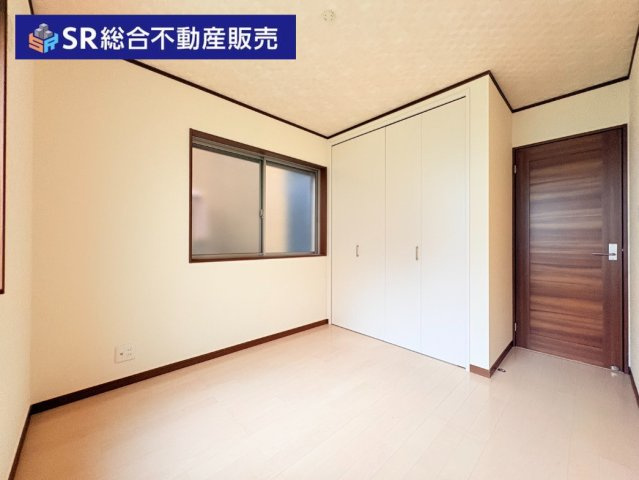 高井田中1丁目中古戸建の子供部屋|2面採光の明るい洋室です！子供部屋としてぴったりです。
