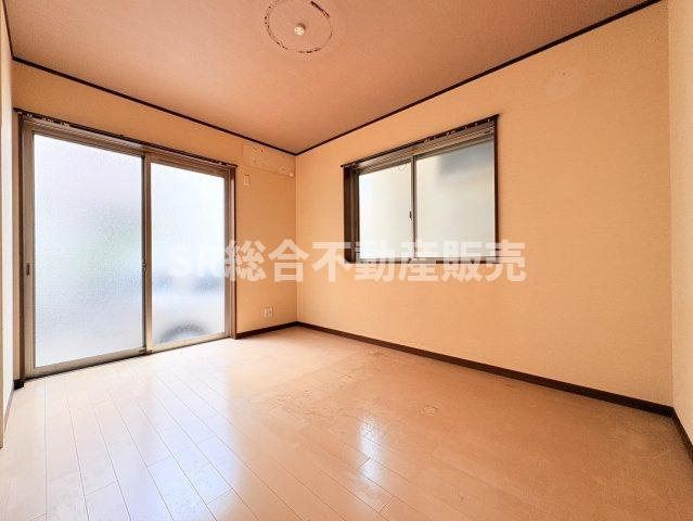 高井田中1丁目中古戸建の洋室|広めなので使い勝手の良い洋室です！個人のお部屋としても◎
