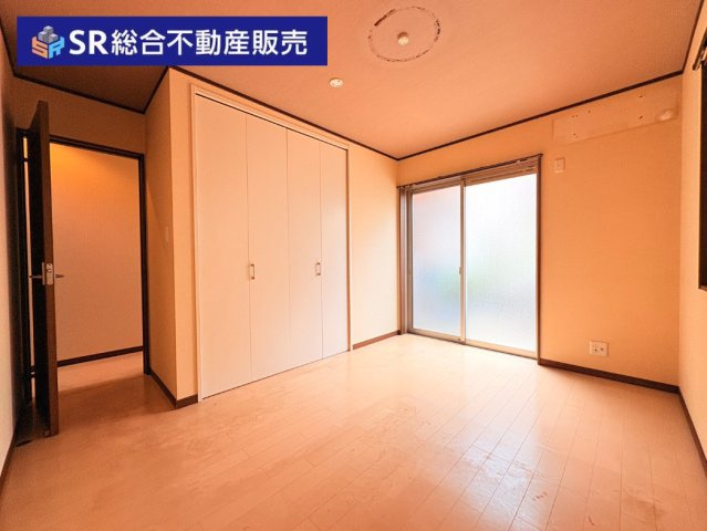 高井田中1丁目中古戸建の寝室|落ち着いて過ごせるお部屋なので、寝室にいかがでしょうか♪
