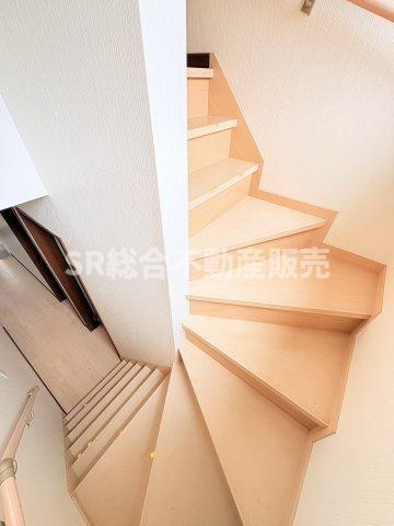 高井田中1丁目中古戸建の内装|弊社は中古戸建のご紹介、その後のリフォームのご提案、
賃貸物件のご紹介、すべてご対応可能です。
お客様にあったプランをご提案致します。
まずはお問合せ下さいませ。