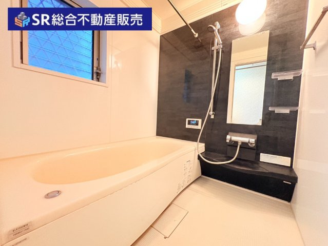 高井田中1丁目中古戸建の浴室|ゆったりとした浴室で、１日の疲れを癒してくれます。足を伸ばして入浴できます☆
