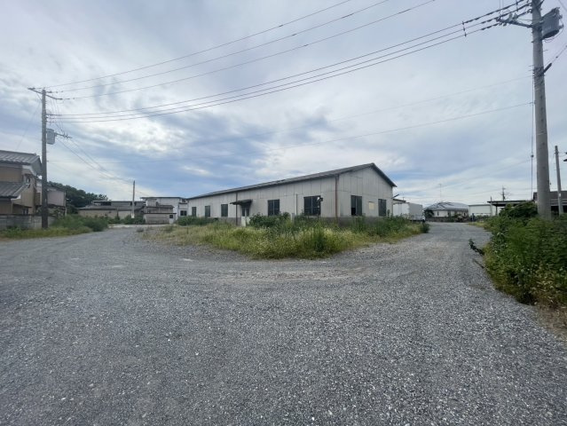 敷地面積２２５０坪以上　売地　東松山市松山町2丁目の前面道路含む現地写真|二方道路！北西側６．０ｍ公道（市道）、南東側４．２ｍ私道（位置指定道路）