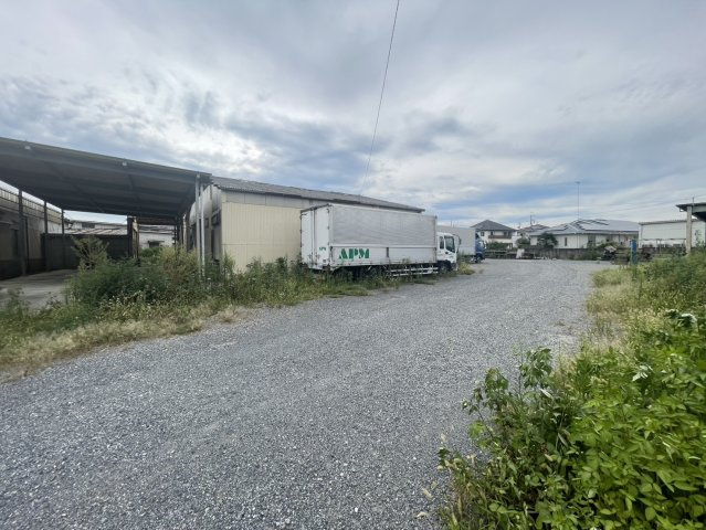 敷地面積２２５０坪以上　売地　東松山市松山町2丁目の前面道路含む現地写真|二方道路！北西側６．０ｍ公道（市道）、南東側４．２ｍ私道（位置指定道路）