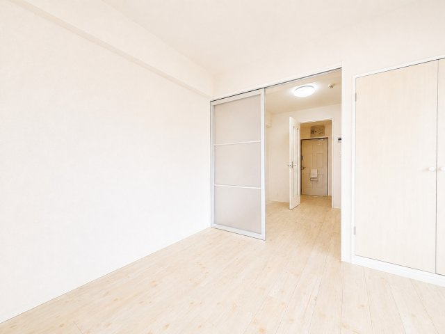 【内装】 | ダイアパレス生麦　生麦駅徒歩5分圏内/周辺住環境良好/角部屋/3駅徒歩圏 | ◆気持ちの良い風が室内へ入り込む居室。家具を配置しても広々ご利用いただけます！！
