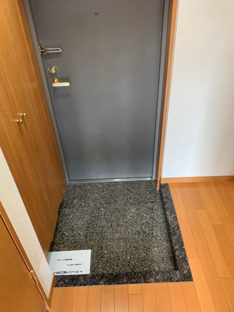 ルーブル上高井戸の玄関