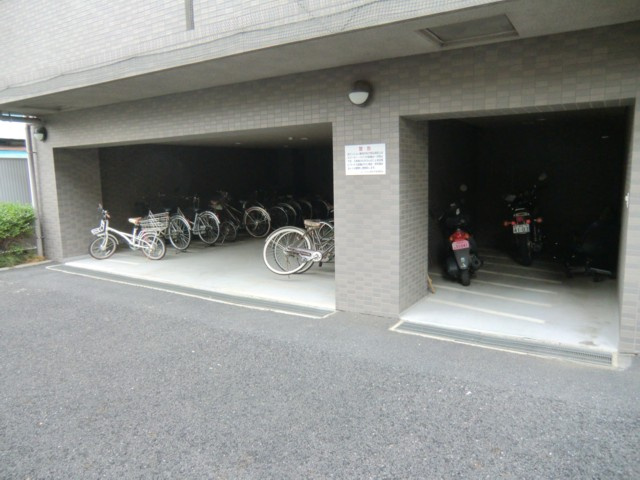 ルーブル上高井戸の駐車場