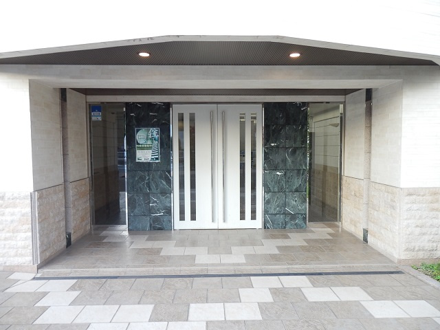 プロフ小石川後楽園のエントランス