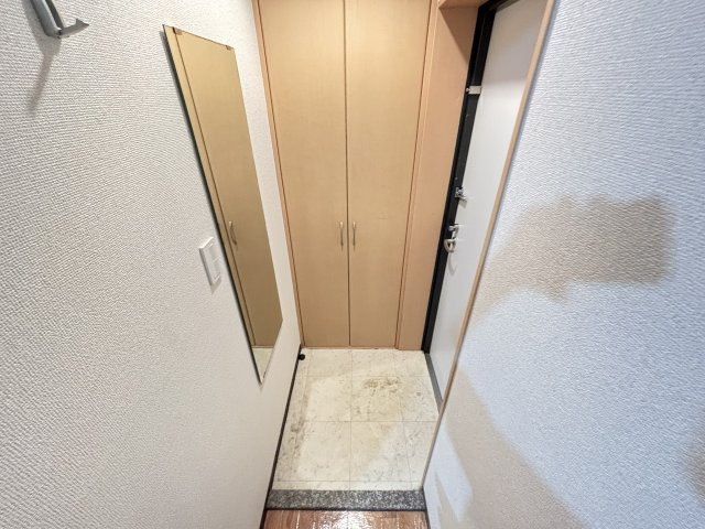 CRUM-1の玄関