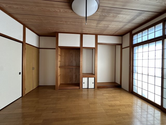 湯所町二丁目　貸家の居間・リビング