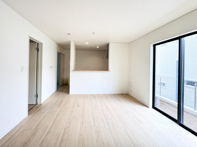 松戸市六実５丁目新築戸建（六実第12）の居間・リビング|15.5帖リビングダイニングキッチン