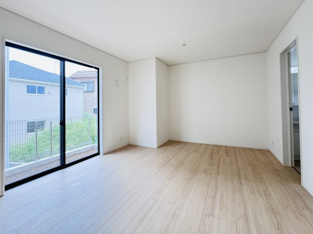 松戸市六実５丁目新築戸建（六実第12）の居間・リビング|15.5帖リビングダイニングキッチン