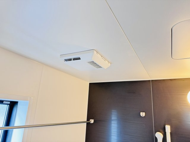 松戸市六実５丁目新築戸建（六実第12）の冷暖房・空調設備|雨の日も安心の浴室乾燥機つき