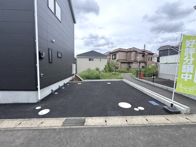 松戸市六実５丁目新築戸建（六実第12）の駐車場|1号棟駐車スペース・並列2台駐車可