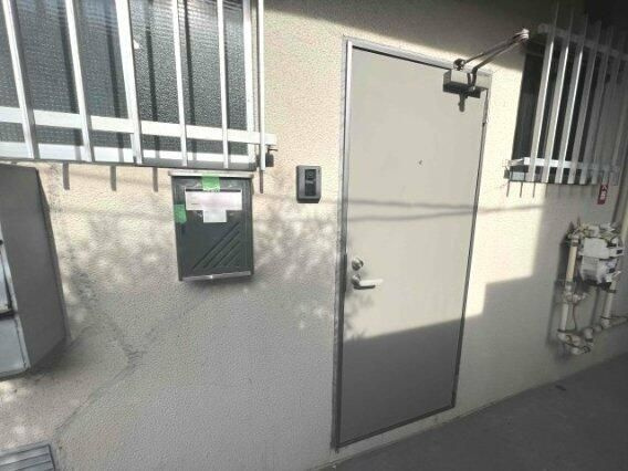 豊陽（ほうよう）ビルの玄関
