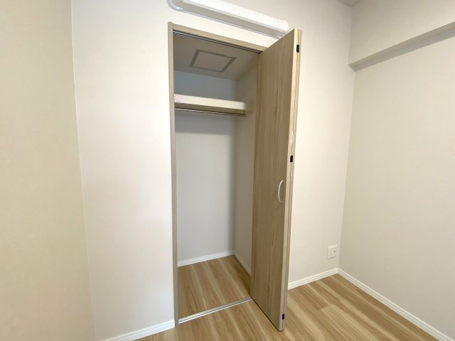 セザールお花茶屋の収納|各居室に使い勝手の良いクローゼットが設置されております。お召し物や日用品をすっきりと整理整頓して収納できるため、居住空間をより広々と快適に保つことができて便利です。