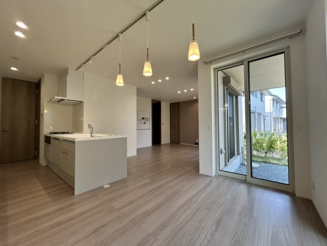 芦屋市涼風町26-6戸建ての居間・リビング