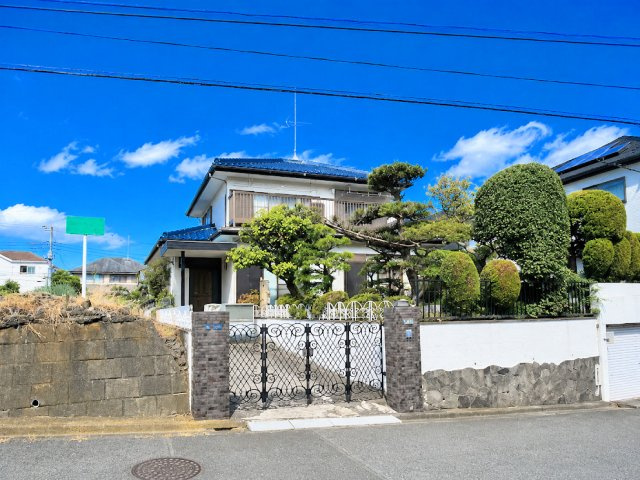 【外観】 | 多摩区南生田2丁目　中古戸建 | ◆一戸建てを中心とした街並みが整然と続き、周辺は高い建物が建っていないので、緑の多い閑静な趣を感じる環境です。街並みや周辺環境も重要なポイントです！！