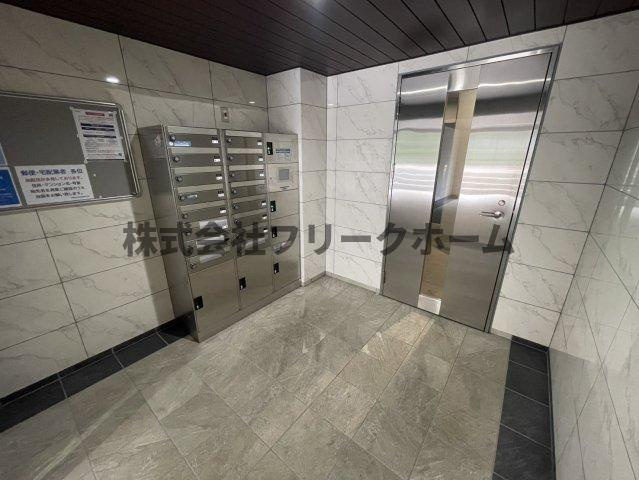 三鷹市下連雀４丁目の賃貸マンションのロビー