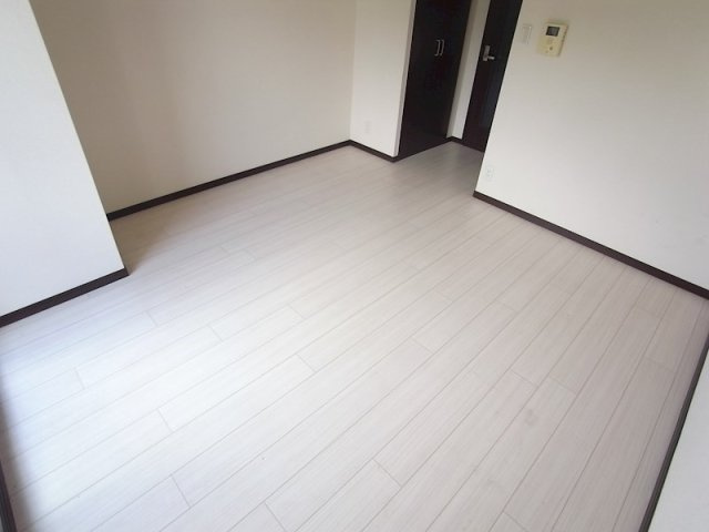 神戸市灘区岩屋南町の賃貸マンションの居間・リビング