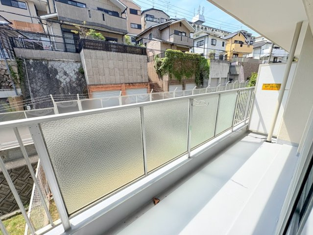 芦屋市東山町の賃貸マンションのバルコニー