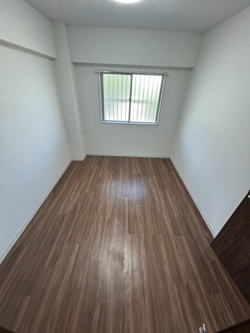 芦屋市東山町の賃貸マンションの居間・リビング