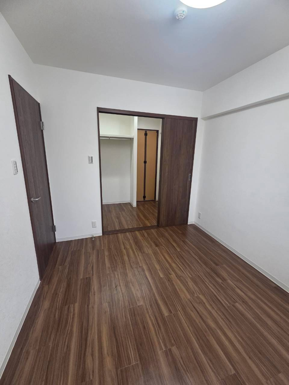 芦屋市東山町の賃貸マンションの居間・リビング