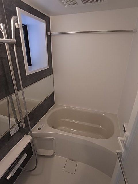 芦屋市川西町の賃貸マンションの浴室