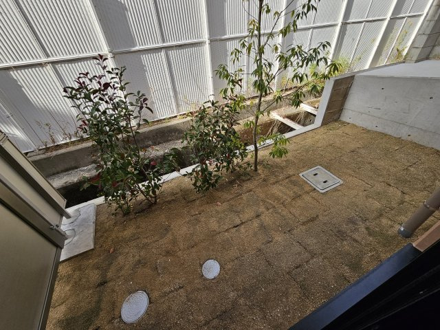 芦屋市川西町の賃貸マンションの庭