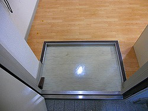 神戸市中央区旭通２丁目の賃貸マンションの玄関