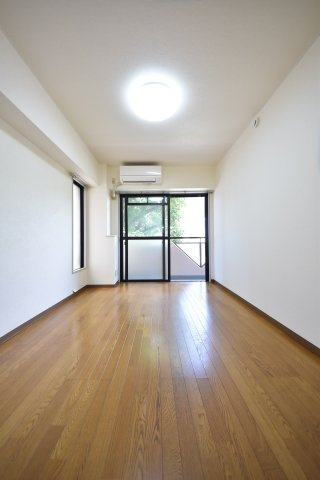 神戸市中央区坂口通７丁目の賃貸マンションの居間・リビング