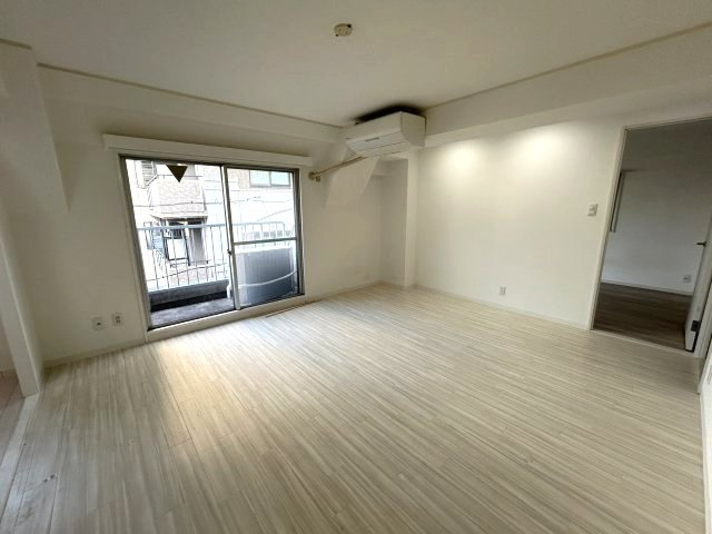 神戸市灘区水道筋１丁目の賃貸マンションの居間・リビング