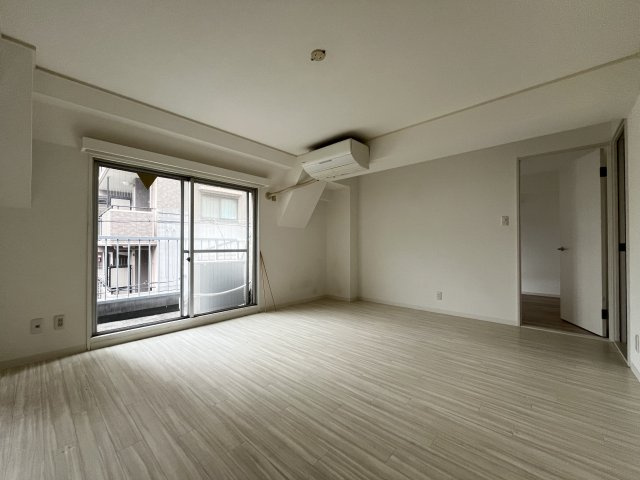 神戸市灘区水道筋１丁目の賃貸マンションの居間・リビング
