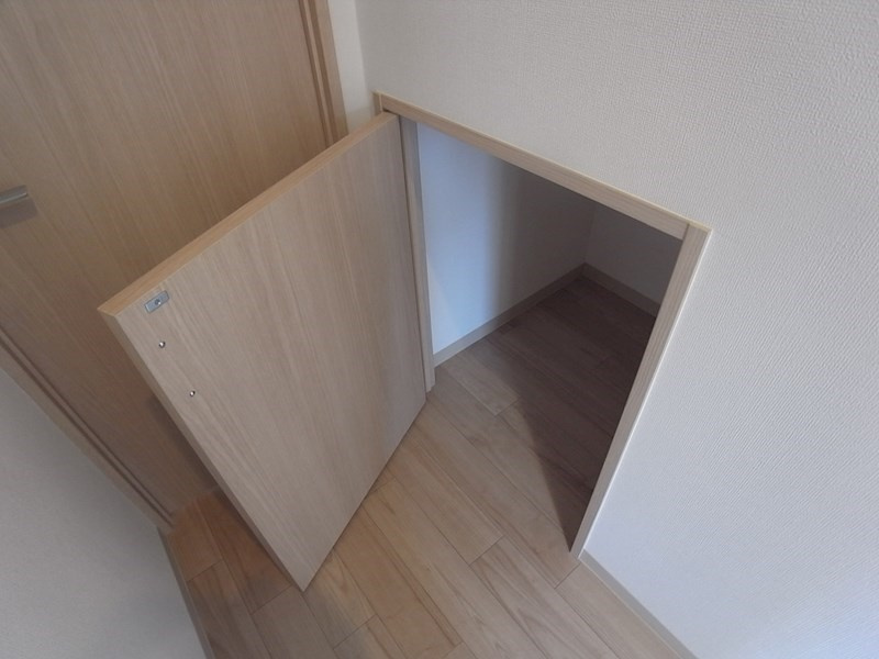 神戸市東灘区西岡本３丁目の賃貸マンションの収納