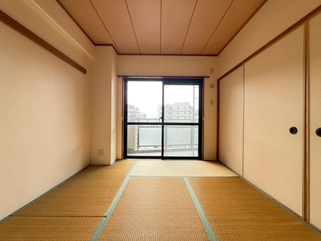 神戸市中央区加納町２丁目の賃貸マンションの居間・リビング