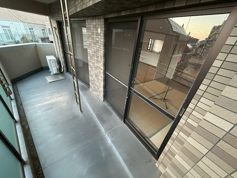 神戸市中央区加納町２丁目の賃貸マンションのバルコニー