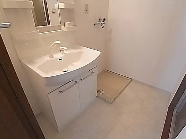神戸市中央区琴ノ緒町１丁目の賃貸マンションの洗面所