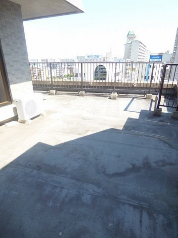 神戸市中央区琴ノ緒町１丁目の賃貸マンションのバルコニー