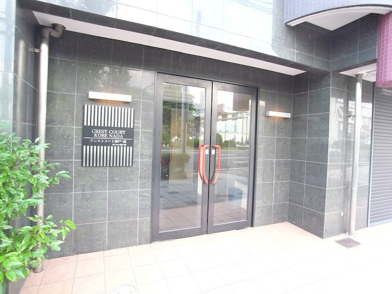 神戸市灘区岩屋南町の賃貸マンションのエントランス