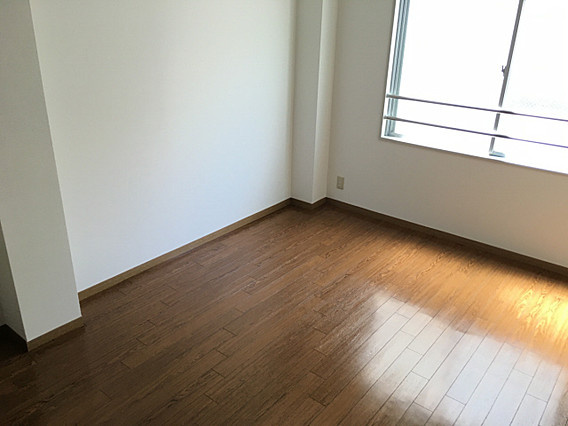 神戸市中央区中山手通２丁目の賃貸マンションの居間・リビング