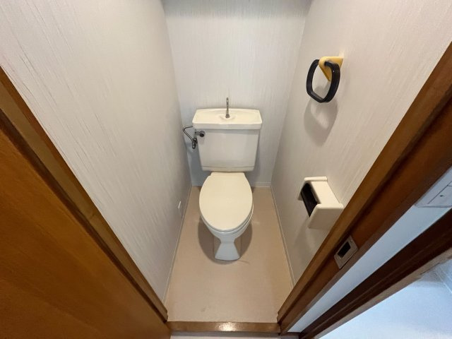西宮市安井町の賃貸マンションのトイレ