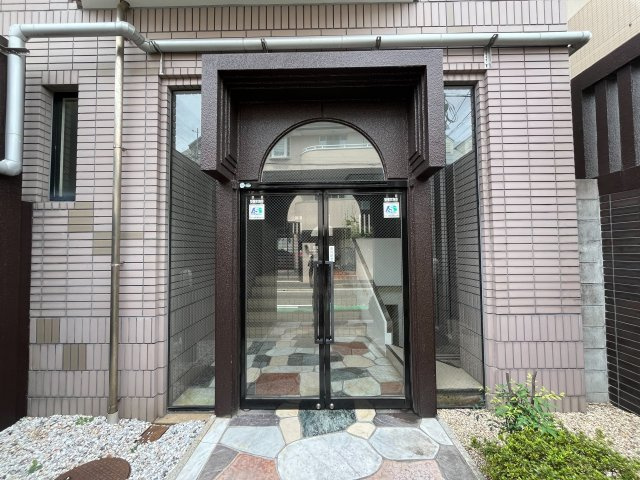 西宮市安井町の賃貸マンションのエントランス