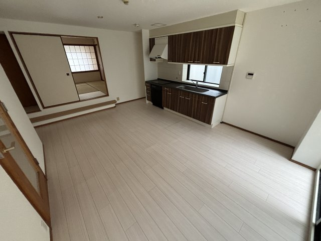 西宮市安井町の賃貸マンションの居間・リビング