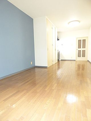 神戸市東灘区田中町２丁目の賃貸マンションの居間・リビング