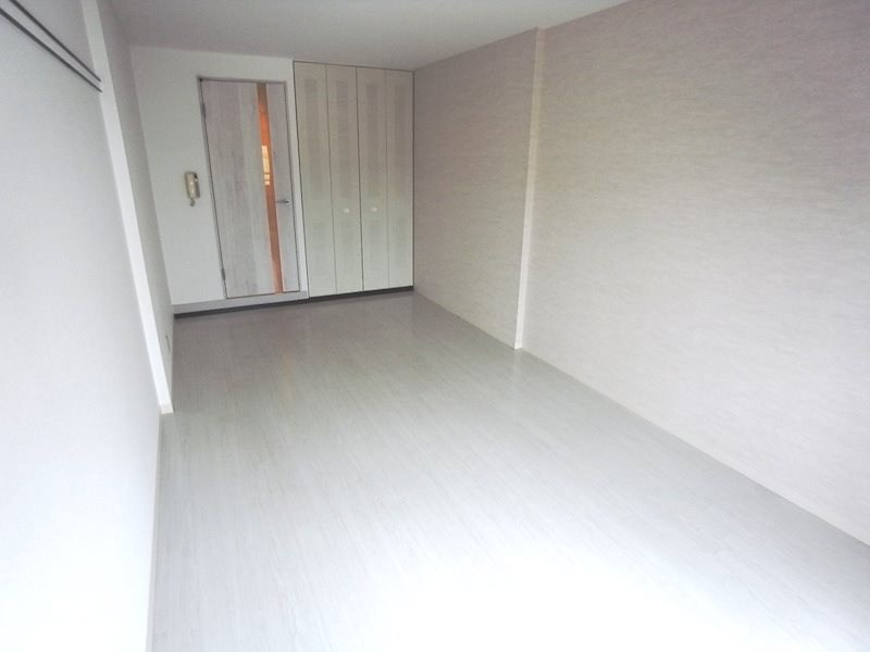 芦屋市茶屋之町の賃貸マンションの居間・リビング