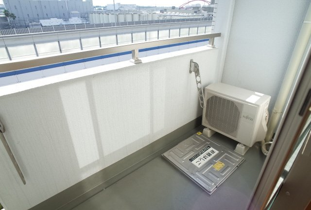 Ｔ’ｓ　ＣＵＢＥ　ＺＥＲＯのバルコニー
