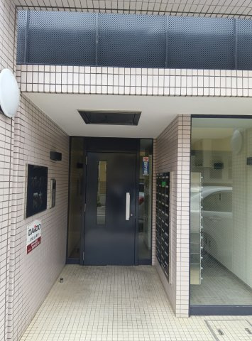 ダイドーメゾン岡本のエントランス