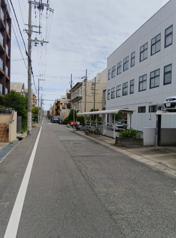 ダイドーメゾン岡本の周辺